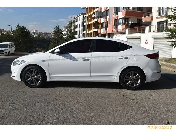 Hyundai Elantra 1.6 CRDi Style Plus Image 2